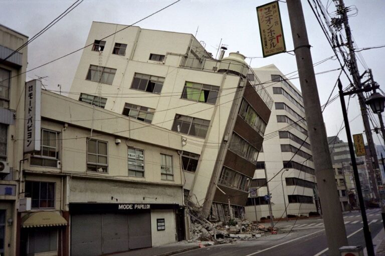 Building-foundation-earthquake-Japan-Kobe-January-1995