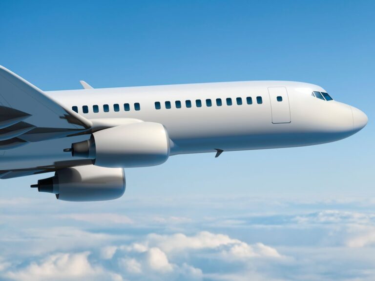 1_Front-pf-passanger-airplane-during-flight