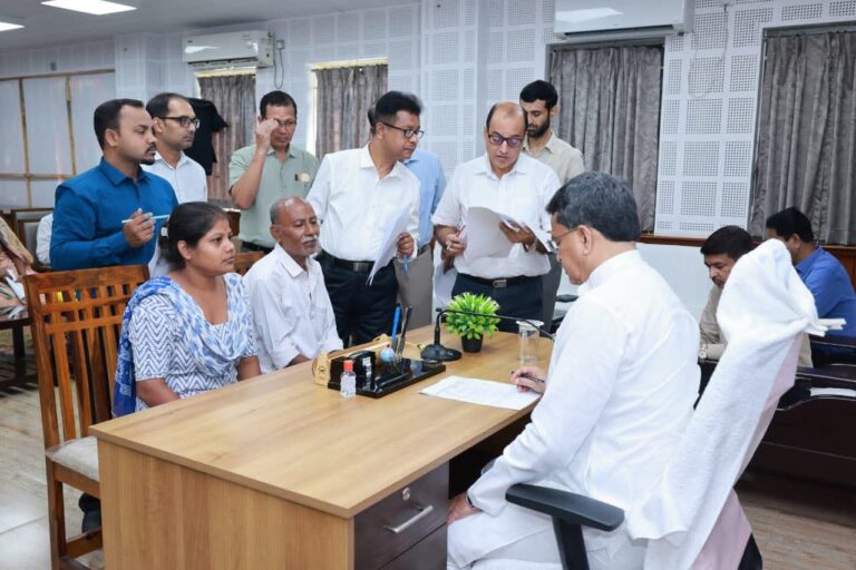 জনগণের সমস্যা সমাধানে ‘মুখ্যমন্ত্রী সমীপেষু’ উদ্যোগে ৫২তম পর্ব সম্পন্ন