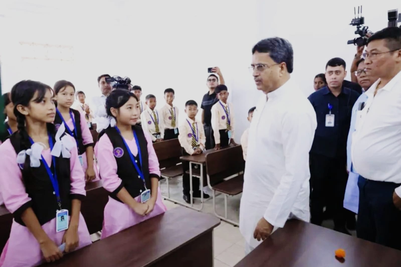 ত্রিপুরায় মুখ্যমন্ত্রীর হাতে একলব্য বিদ্যালয়ের উদ্বোধন!